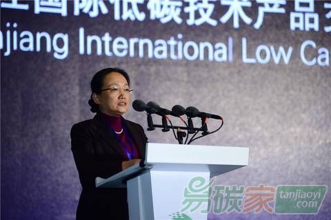 2016鎮(zhèn)江國際低碳技術(shù)產(chǎn)品交易展示會盛大召開。鎮(zhèn)江市市長朱曉明女士主持開幕式并致辭