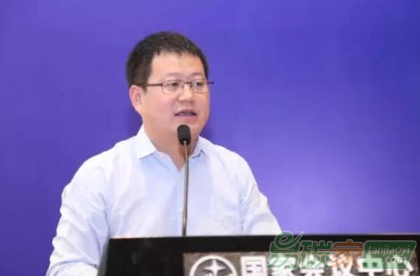 全國(guó)工商聯(lián)新能源商會(huì)執(zhí)行會(huì)長(zhǎng)、江蘇愛康實(shí)業(yè)集團(tuán)有限公司總裁鄒承慧致辭